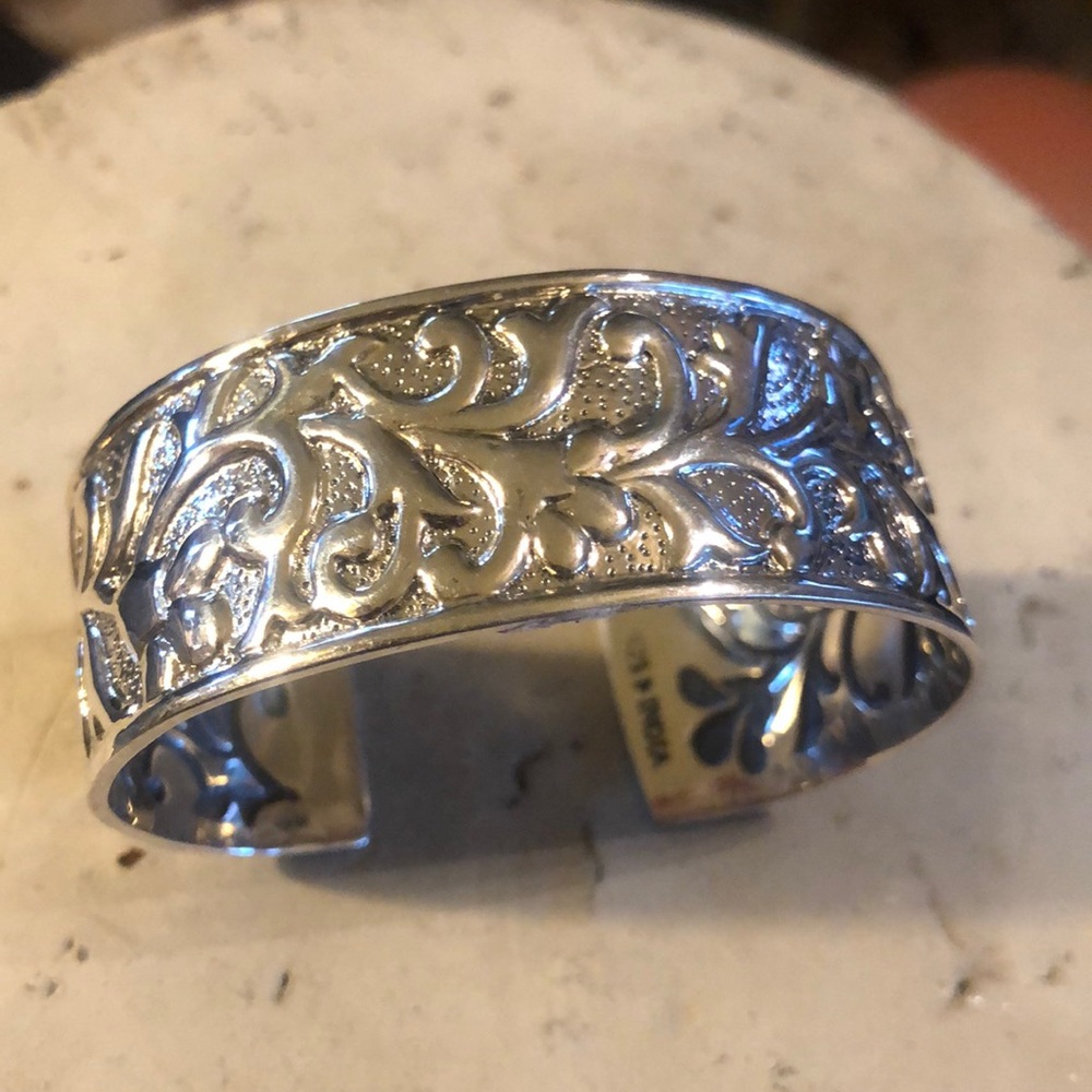Gorgeous New Silpada Cuff - Picture 5 of 7